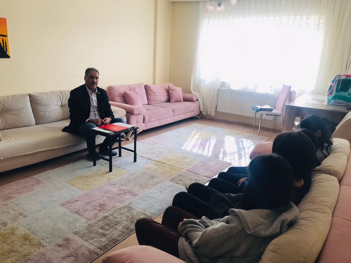 NevsehirAshim's tweet image. İl Müdürümüz @acar_halit_63  #Tuana Çocuk Evimize ziyarette bulundu. Evimizin tertip ve düzeni ile çocuklarımızın öz bakım ve psikososyal durumlarını inceleyerek, Çocuklarımızla sohbet etti…
@deryayanikashb 
@ASHB_COCUK 
@nevsehirvalilik