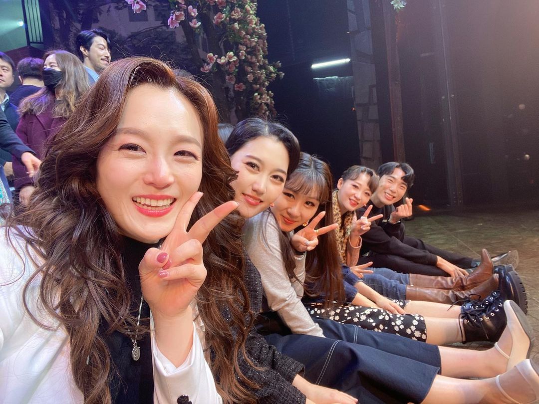 hyenaBLOSSOM's tweet photo. 🎶뮤지컬 #이프덴 마지막 공연 후 박혜나 배우님❤️

#박혜나
#이프덴

인스타그램 보러 가기👀
https://t.co/VBBTqqJlqv https://t.co/hOQLuD0sKU