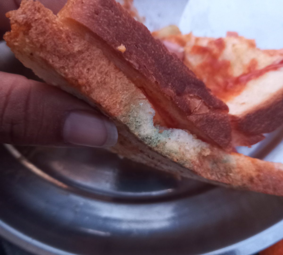 rkesh_92's tweet image. Hello, swiggy support, 

I ordered a grilled sandwich from swiggy. 

But it was so disappointing because it covered with fungus.

#swigg

@SwiggyCares @Swiggy