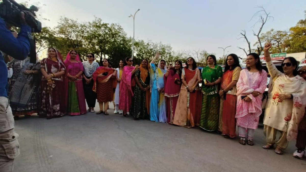 meelrajaram's tweet photo. 5 मार्च 2023 को आयोजित होने जा रहे जाट महाकुंभ को सफल बनाने हेतु आज जवाहर सर्किल 'पत्रिका गेट' पर अयोजित हुई ई- रिक्शा रैली को सफल बनाने के लिए जाट समाज मातृशक्ति का हृदय से आभार।

#जाट_महाकुंभ_जयपुर_चलो https://t.co/SyeHDp14sz