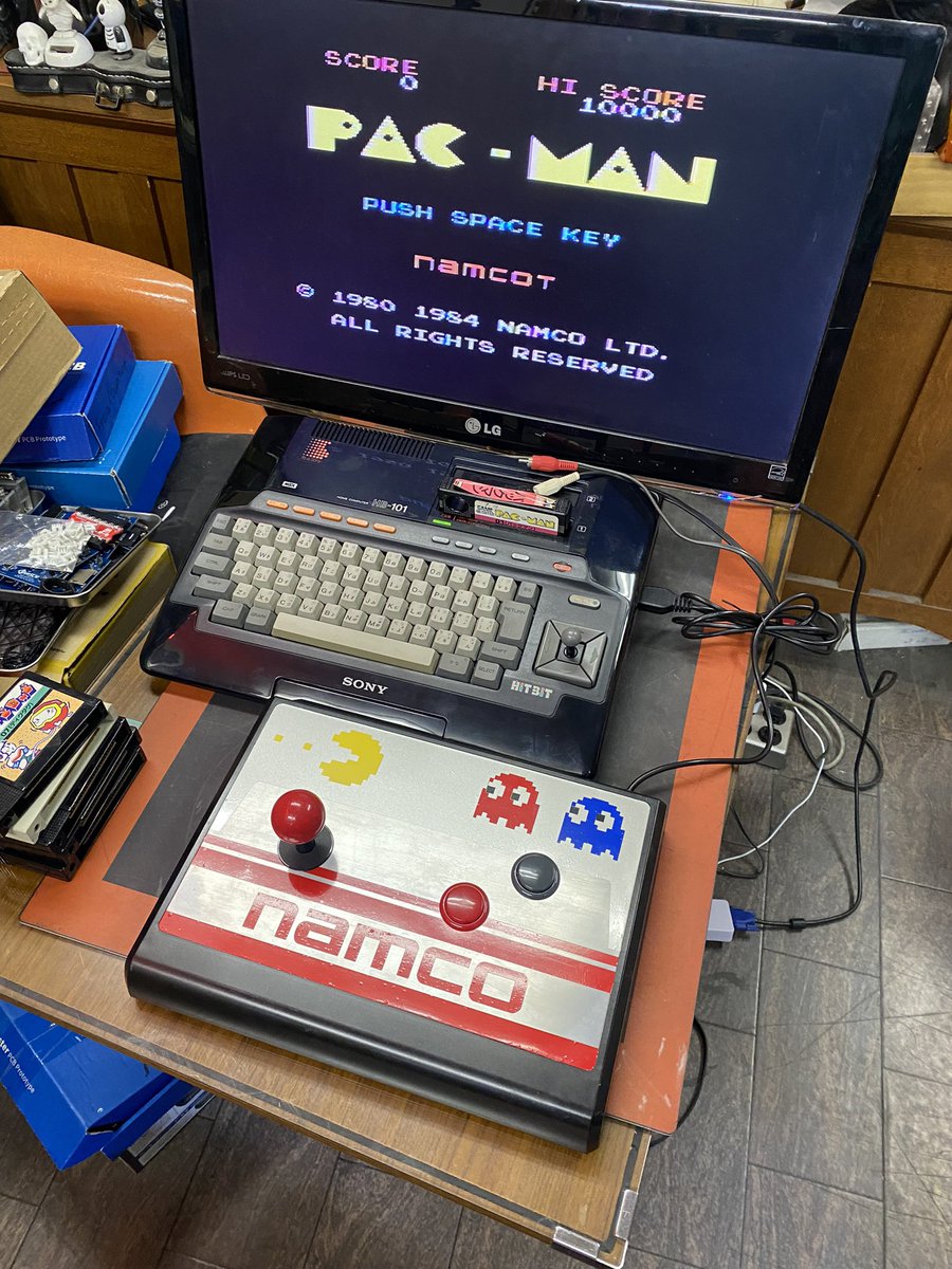 infinity5750's tweet photo. I bought a joystick for PS with broken bluetooth for 300JPY a while ago. I had a little time today, so I converted it for MSX. The difficulty is that it is huge, and the good point is that it is easy to handle.
#MSX #SatanicMacClub #KerosMacMods https://t.co/irnKOESLpq