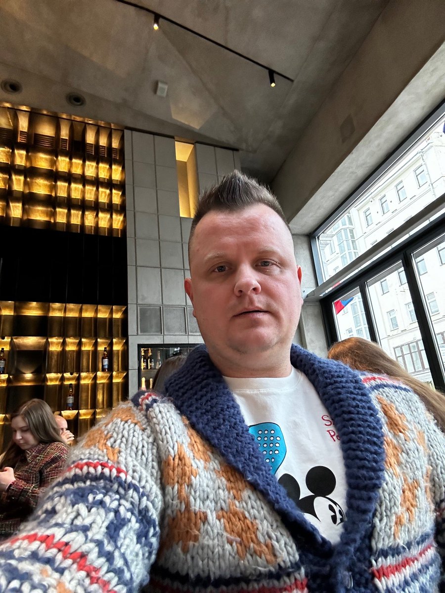 dimaximov's tweet photo. Добрался наконец-то и я с семьей…. (@ She in Москва) https://t.co/HYsGkSv6gJ https://t.co/6fd03EzSC7