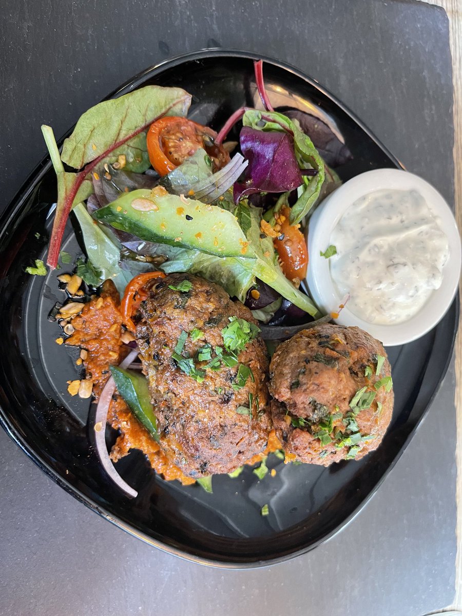 JPG_1969's tweet photo. I stopped for food at a little pub near Garway, Herefordshire. This place is amazing and the chef is a genius. Please visit and eat. #garway #moonpub #pub #garwayinn #herefordshire https://t.co/oXbadhrsBx