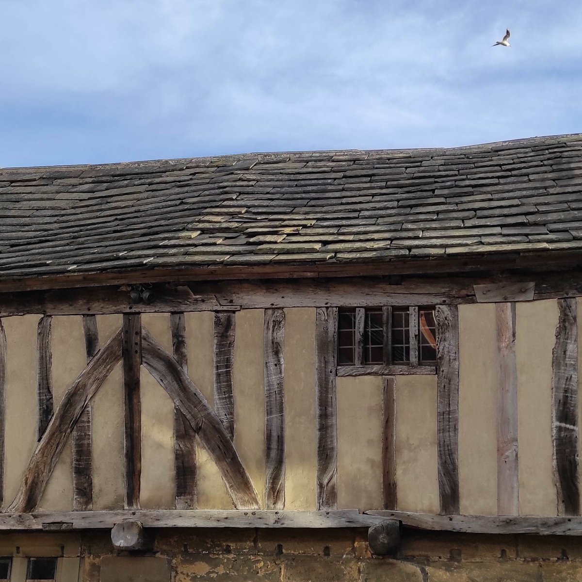 guyscottlister's tweet photo. @abheritageroof1 
Hi Adam
I'm intending to change the grey slates on the Counting House to reclaimed blue - to reduce the load to the timber frame.
You come highly recommended.
Would you be interested in doing the work ?
Guy Lister 
0750 3176 071 https://t.co/OcOucaTFY2