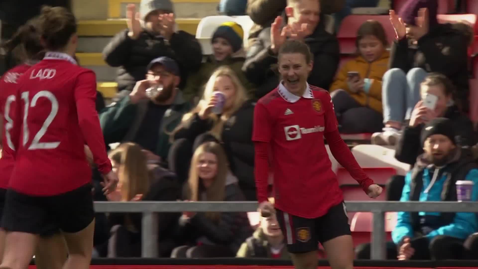On the half volley!

@HanBlundell gets on the scoresheet 👏

#WomensFACup @ManUtdWomen”