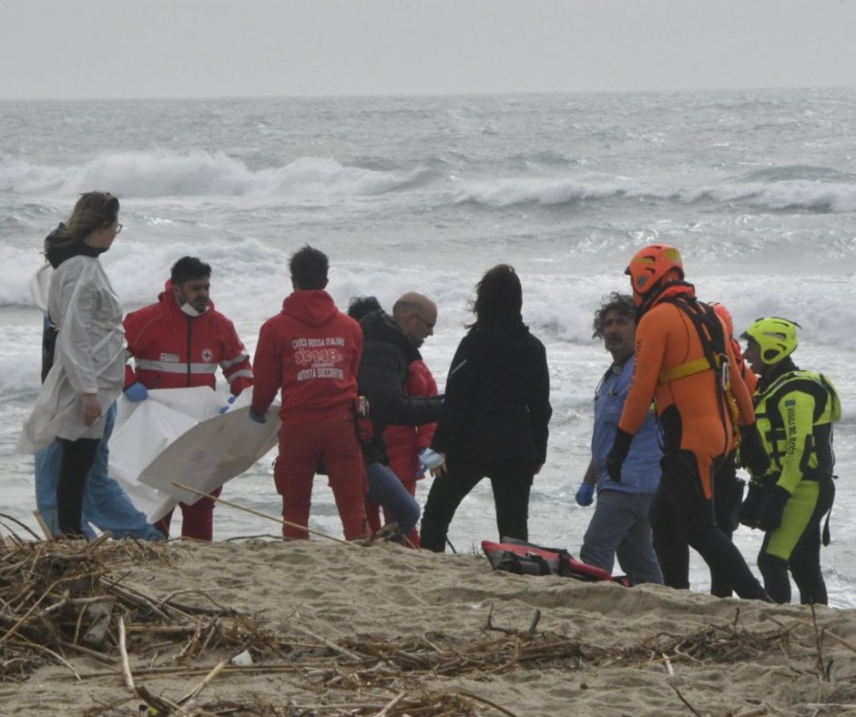 Strage di migranti, #naufragio in Calabria.

Decine di persone morte tra cui molti bambini.

La vita è sacra, va salvaguardata sempre. 

Lo ripetiamo ancora: i #CorridoiUmanitari sono le uniche vie sicure che evitano i pericoli dei viaggi per mare. 

Mai più tragedie in mare.
