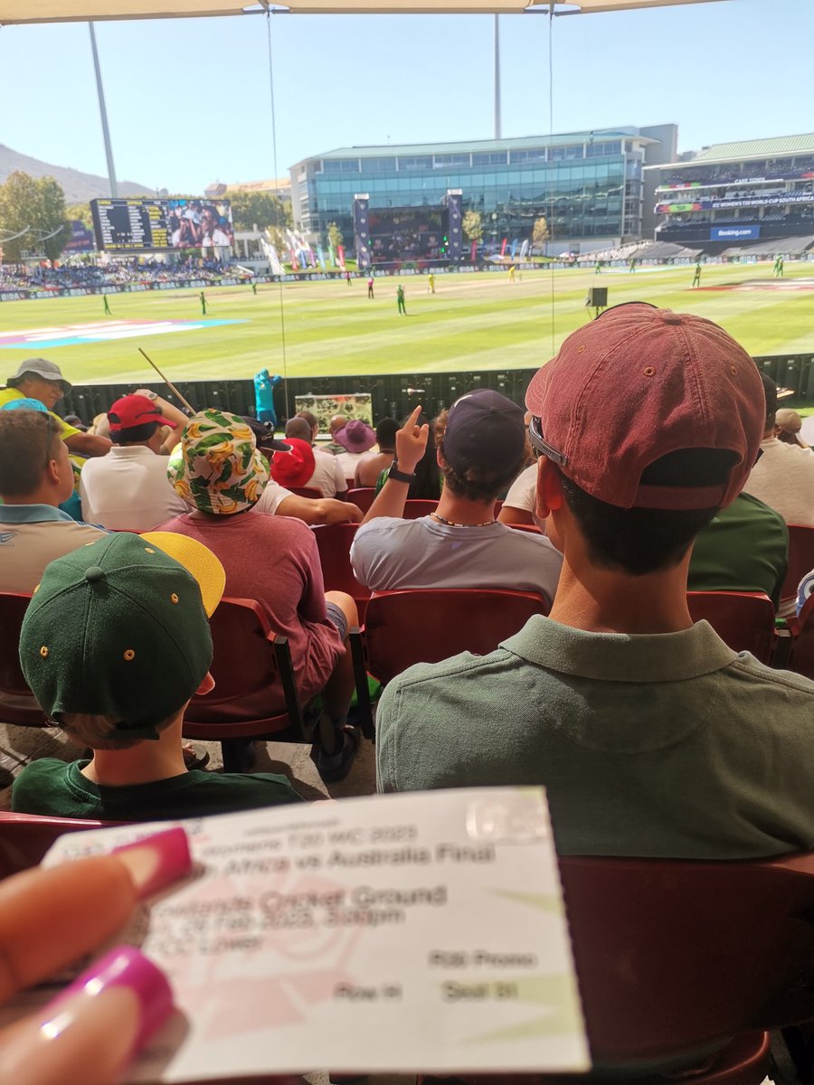 Here to support the girls, ungandibuzi I will learn it along the way. 
#MomentumProteas #TurnItUp #SAvAUS