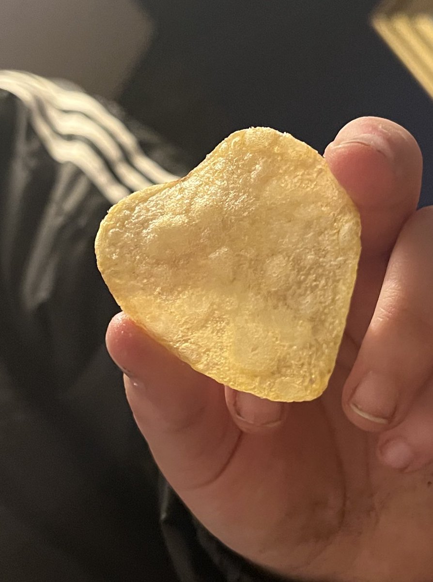 ReidHarriet's tweet photo. @walkers_crisps My heart shaped crisp #lovefromwalkers https://t.co/1C8yypL3yW