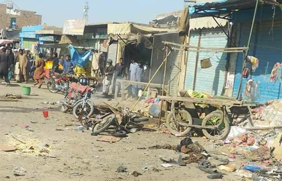 3Bahadur2's tweet photo. Balochistan is at the target again.
Tragic bomb blast at Barkhan. 4 dead and 12 are injured. 
#Blast #LQvPZ #IndianSurgicalDrama #PSL08 #شٹرڈاون_ہڑتال_27_فروری https://t.co/ydVcpGlxRv