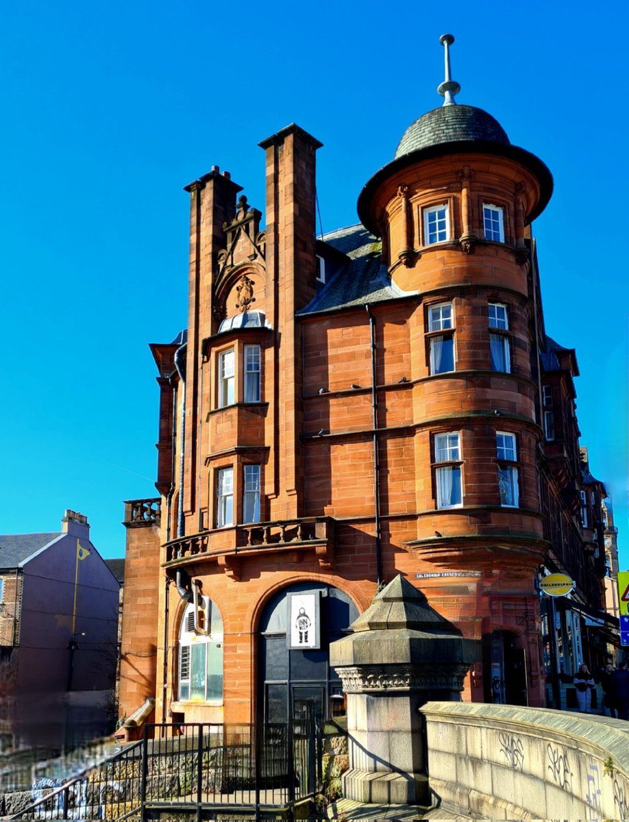 James Millar's fantastic Glasgow Style Caledonian Mansions on Great Western Road in Glasgow lit up perfectly in this afternoon's spring sunshine.

#glasgow #glasgowstyle
#greatwesternroad #caledonianmansions #glasgowbuildings #glasgowarchitecture #buildings #achitecture