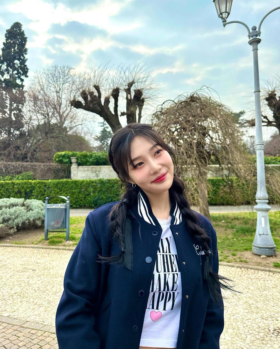 joypics's tweet photo. joy is so pretty https://t.co/2v2FNjryFj