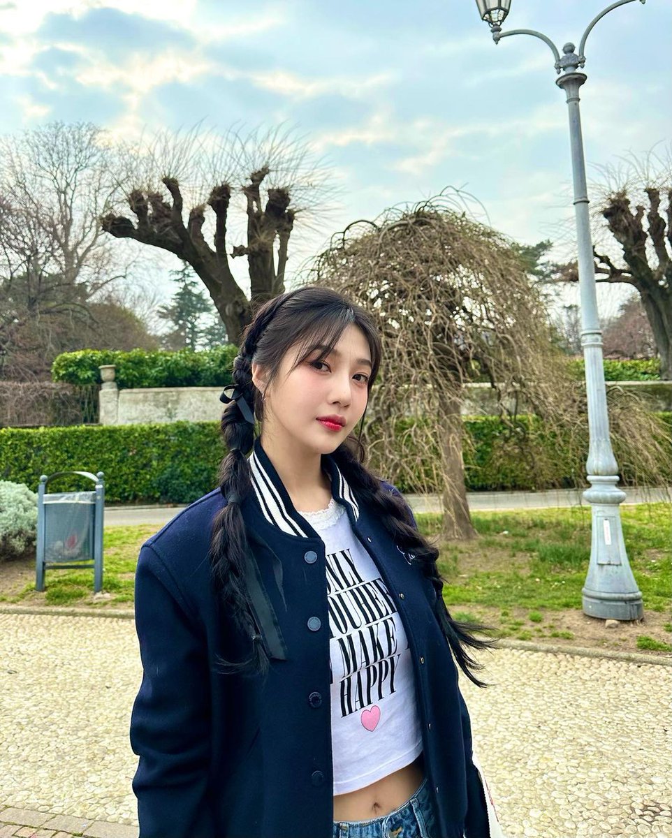 joypics's tweet photo. joy is so pretty https://t.co/2v2FNjryFj
