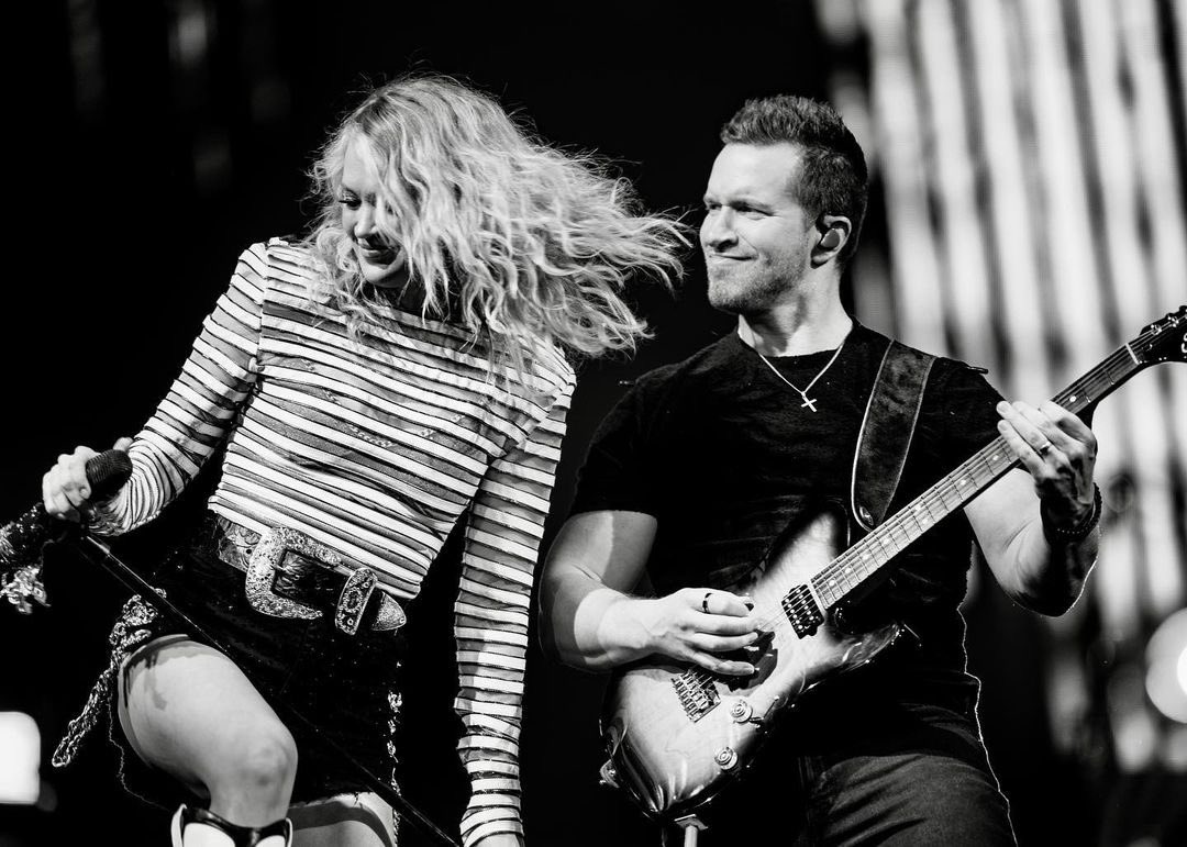 carrieunderwood's tweet photo. Last night was so much fun in #Pittsburgh at the @PPGPaintsArena !!! It’s been such a fun ride with this tour…can’t believe we only have 10 shows left! Guess time really does fly when you’re having fun! ❤️🔥🎸🎤

#DenimAndRhinestonesTour
📸: @JeffJohnsonFilm https://t.co/C2WiPoBJDe