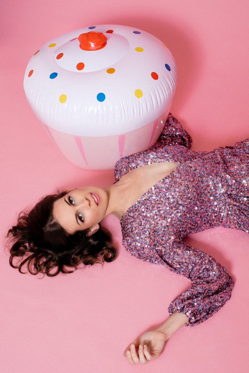 Lightweight tweet media