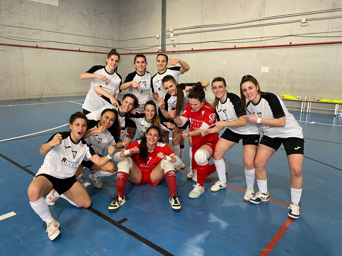 DesguaceParisFS's tweet photo. 🟠⚫️ 2ª división: victoria en Cádiz, buen ritmo y buen resultado de nuestras guerreras.
Especial mención para Nerea, regresaba a los terrenos de juego tras una larga lesión.

¡Vamos equipo! 🔥🔥

#PasionSinRival
#SomosLaAlgaida 
#ViveArchena https://t.co/SPlXaG7UTe