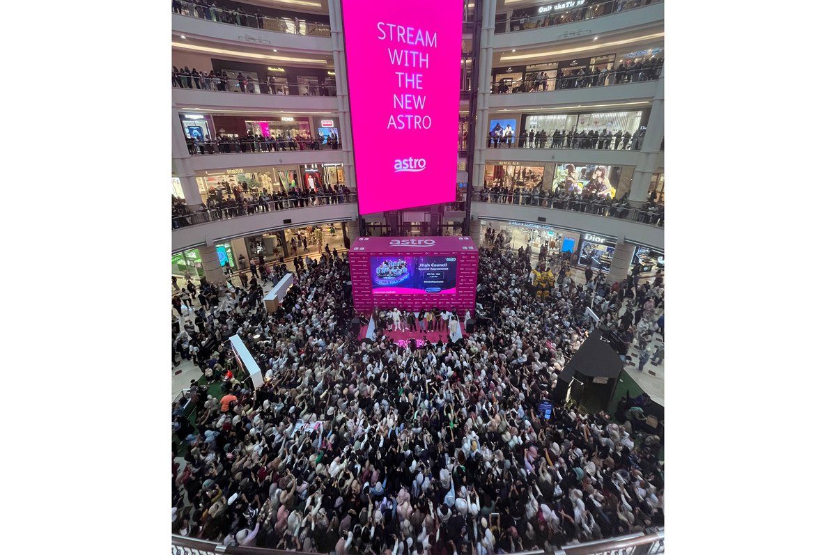 astroonline's tweet photo. Thanks to all fans who joined us for the #HighCouncil Meet & Greet session at Suria KLCC yesterday.
Hope you enjoy the new Astro experience. π₯°
#HelloNewAstro #HighCouncil #ProjectHighCouncil https://t.co/92SILTi5e9