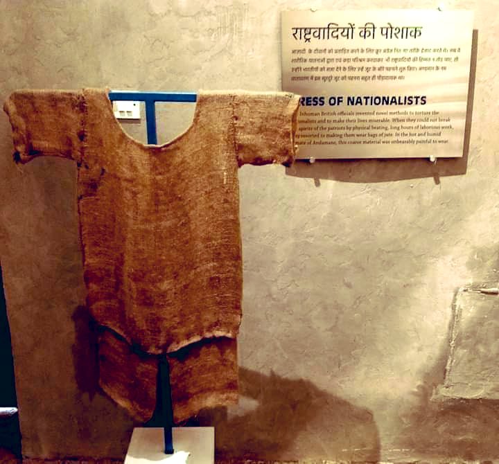 singhvibhutibjp's tweet photo. यह वही जूट की पोशाक है जिसे #वीर_सावरकर सेलुलर जेल में पहनते थे 

भारतवासी हमेशा उनके त्याग, तप और राष्ट्र सेवा में समर्पित संघर्षमय जीवन से प्रेरणा लेते रहेंगे 

भारतमाता के वीर सपूत को उनकी पुण्यतिथि पर कोटि-कोटि नमन🙏
#AtmarpanDivas  #VeerSavarkar https://t.co/G8AnMD5dP9
