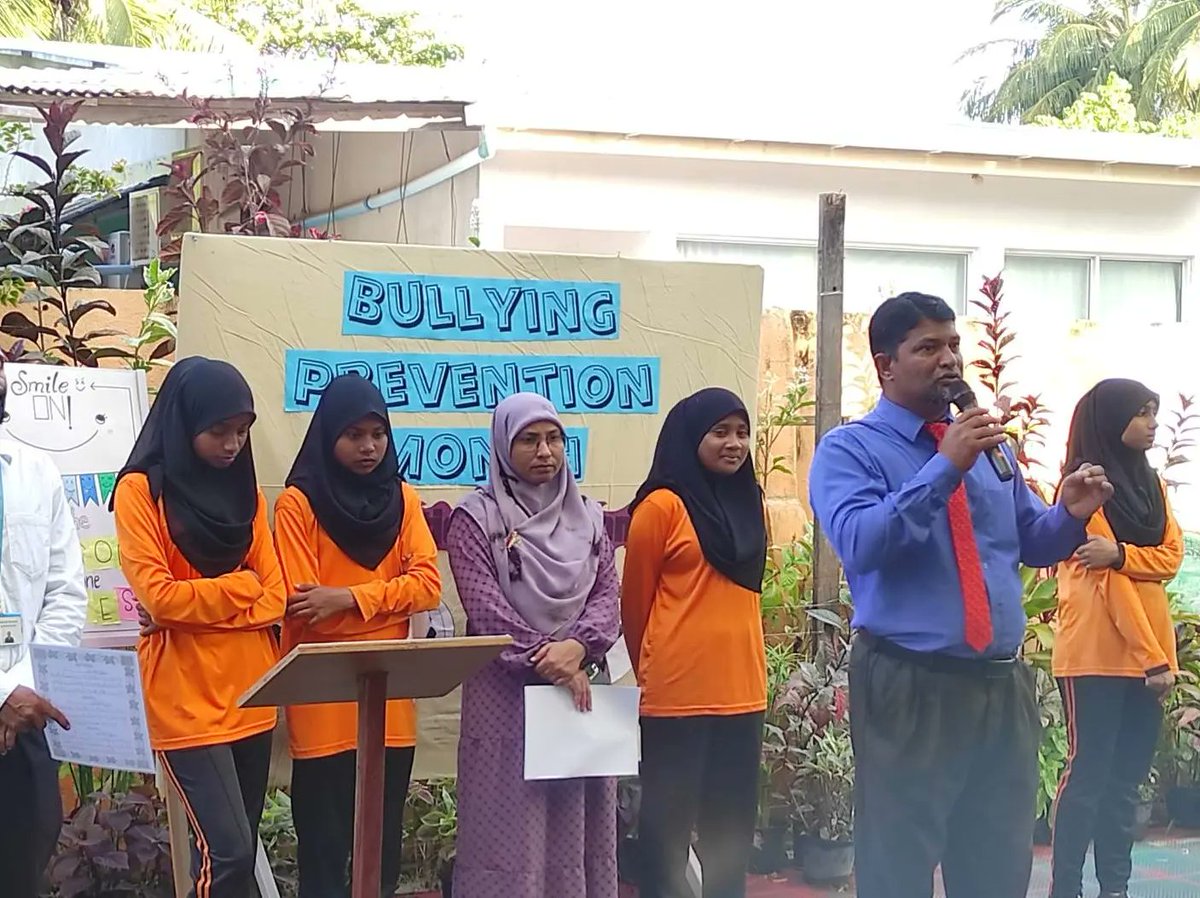 bod_school's tweet image. Inauguration of "BULLYING PREVENTION MONTH 2023"

Week 1 / Kindness

SMILE  😁N
STOP- SMILE- SPREAD

#Kindness 
#LendA❤️
#SmileOn

@MoEdumv