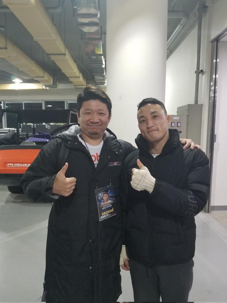 karacon32's tweet photo. RIZINバンタム級で活躍中の
「ヤン・ジヨン」選手!
신속하게 사진을 찍어 주셔서 감사합니다!
다시 RIZIN으로 돌아와주세요!
@didwldyd1 @ROADFC @RIZIN #ROADFC063 https://t.co/3JknIk42bH
