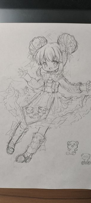 パンダ華ロリちゃんのラフ、足元まで完成した🐼ラフすぎてちょっとよく分からないから微調整もろもろスキャンしてから整えていく… 