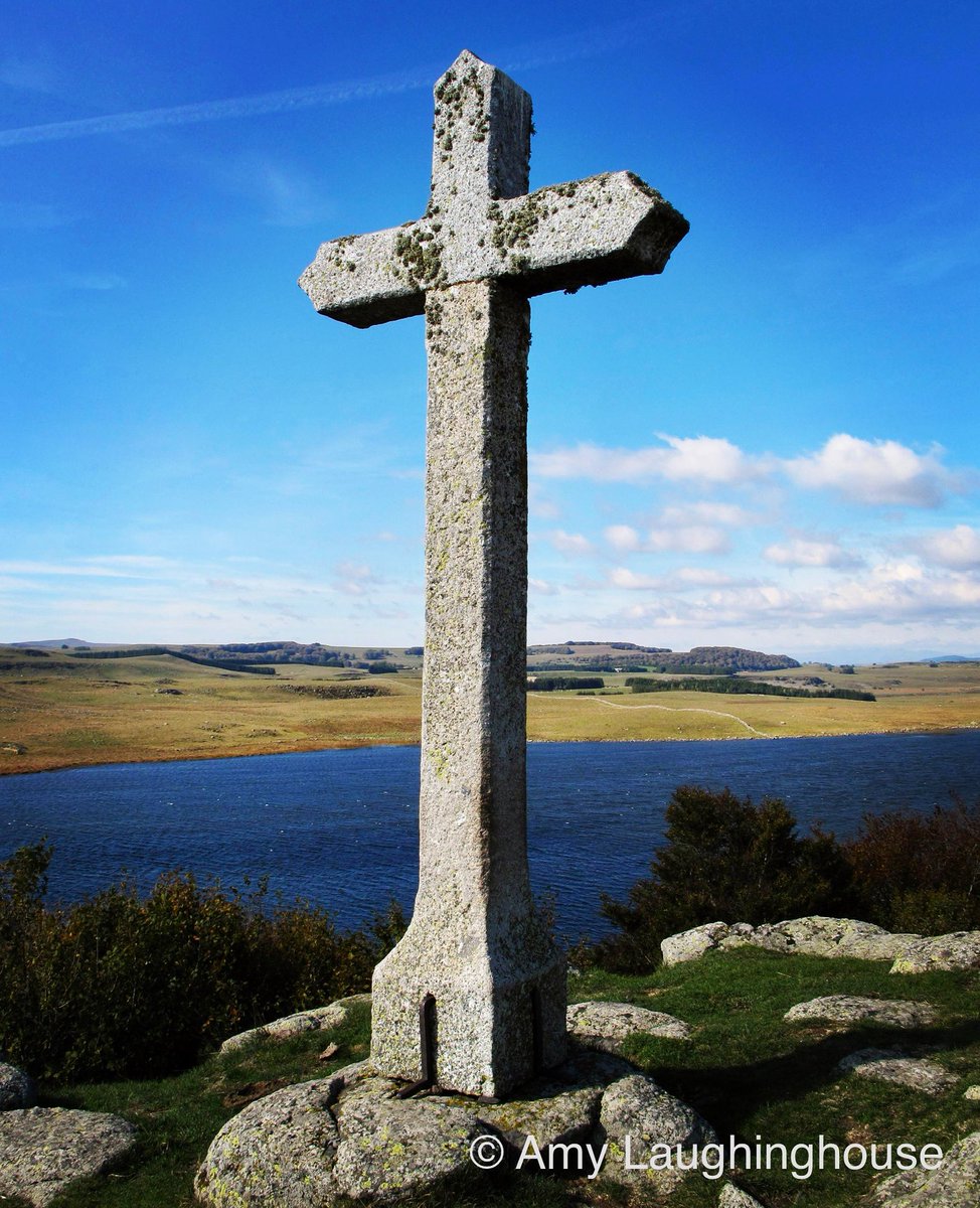 #Travel photo of the day: #Cross road on #WayofStJames, an ancient pilgrims’ path which passes through multiple countries, including #France. #Languedoc @ExploreFranceEN #ExploreFrance #stjamesway #chemindesaintjacques #caminodesantiago #camino #theway #pilgrimage #hiking #trek
