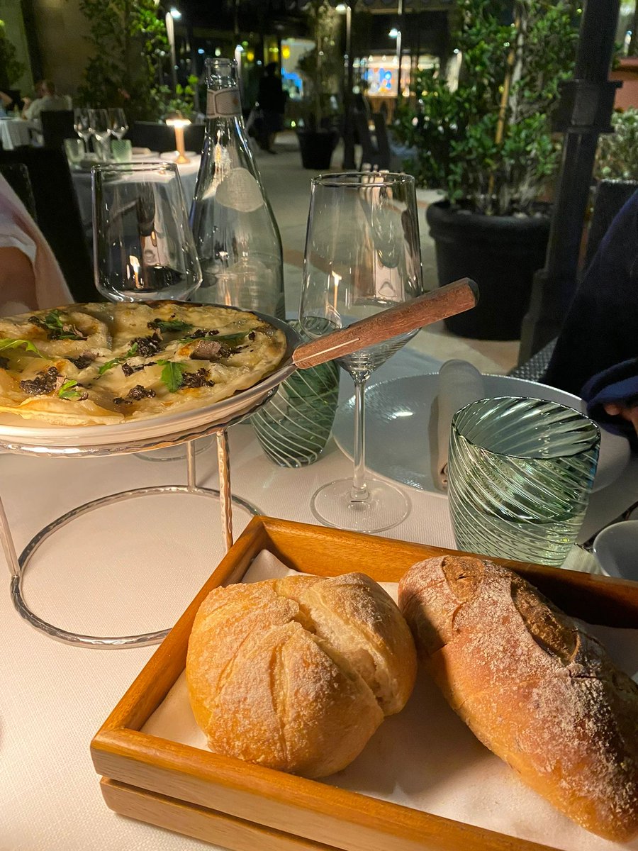 MarckendyTilus's tweet photo. I wish my friends a happy weekend and have a casual meal. https://t.co/GhgVJik8db