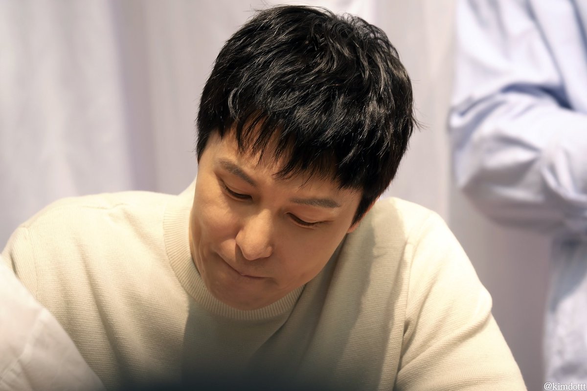 kimdottt's tweet photo. 230226 신화 우동진 팬사인회 몇장찌끄리기 #WDJ https://t.co/luMKVWf11o