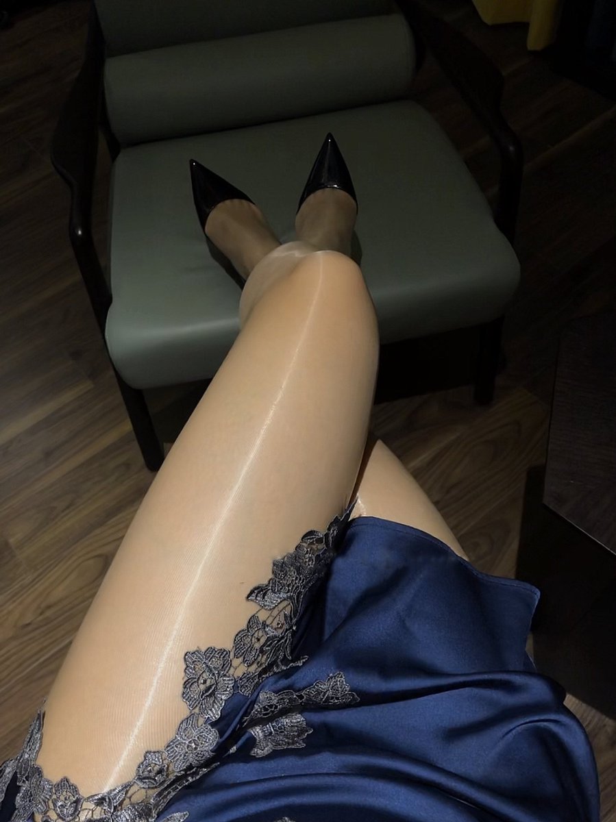 无内丝配性感吊带睡裙高跟鞋！看硬了吗 https://t.co/ihaldEkHcr