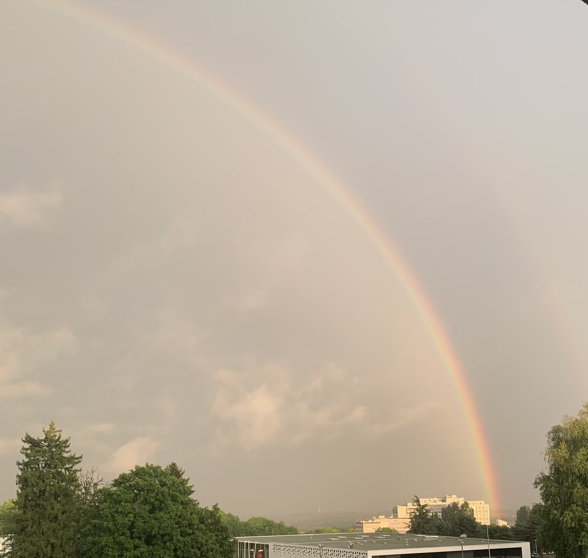 ismgul6's tweet photo. le ciel ? oui. https://t.co/AXzvsBzCOy