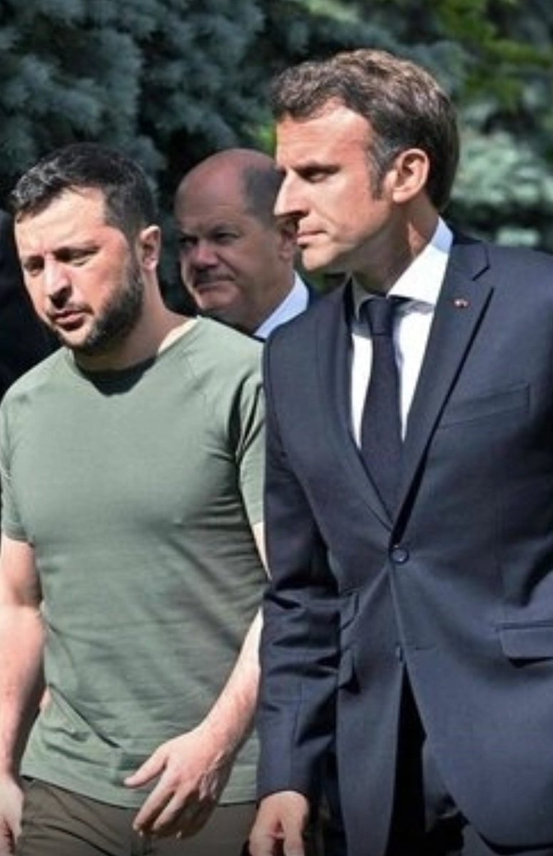 GaelianPrincess's tweet photo. "on est dans la merde"
"comment ça ?"
"le chob peut pas livrer"
"ah mais merde, pourquoi ?"
"soit disant du retard"
"et la hyène peut aider ?"
"impossible, elle est grillée"
"bon,alors on fait quoi ?"
"Pour moi, c'est go le Qatar"
"Bon, ben j'irai à TelAviv"
#UkraineSurrender https://t.co/QMzuT4f5MF