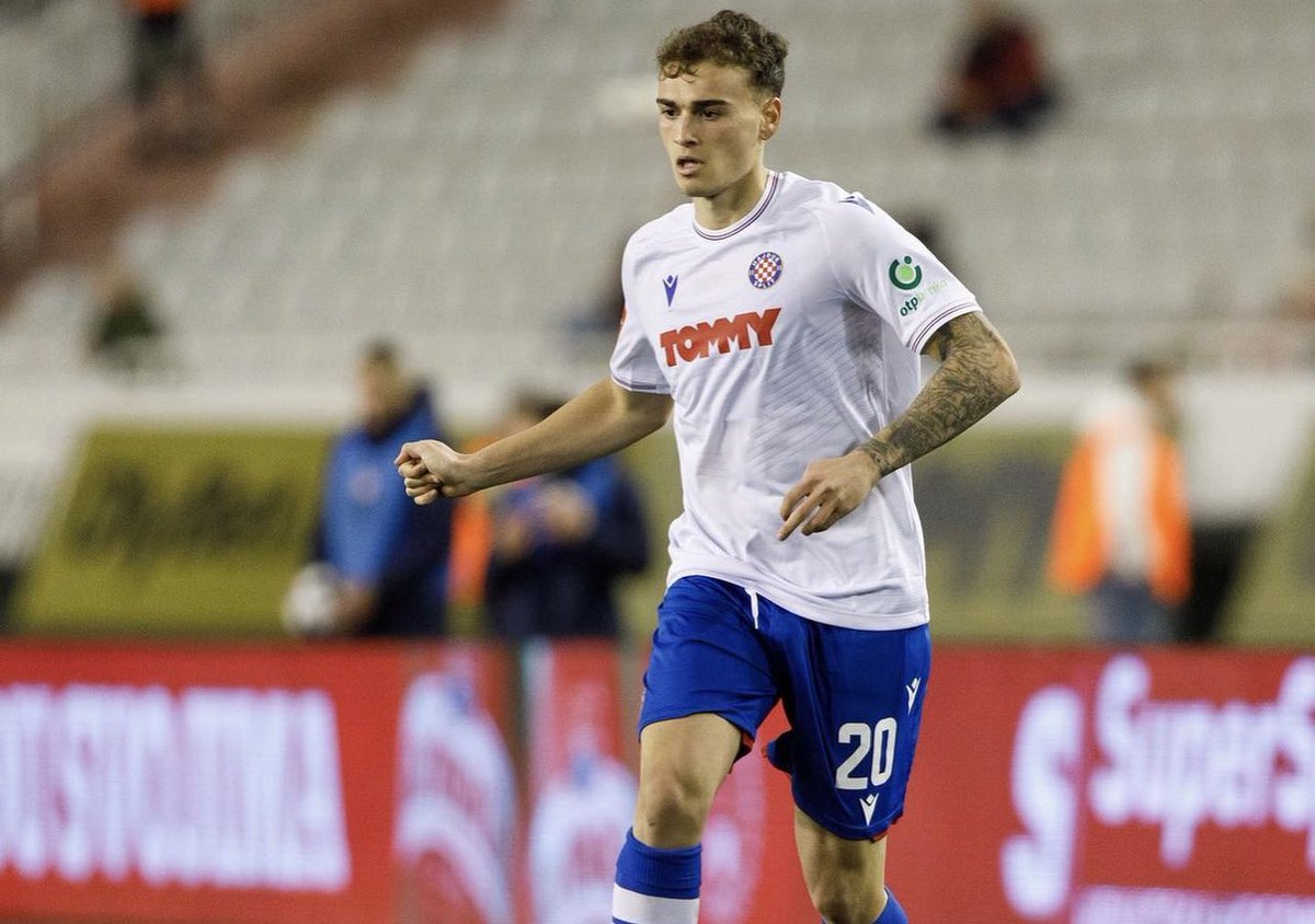 bwbonnette's tweet photo. 🇺🇸 Rokas Pukštas (18) and Miami-born winger Agustin Anello (20) start for Hajduk Split vs. Dinamo Zagreb. ⚔️ 

Pukštas has 3 goals in 4 starts this season.

Anello had 6 goals, 4 assists for Lommel ( 🇧🇪 2nd tier) before joining Hajduk on loan.

Huge match for Split. https://t.co/qfjsEEOf93