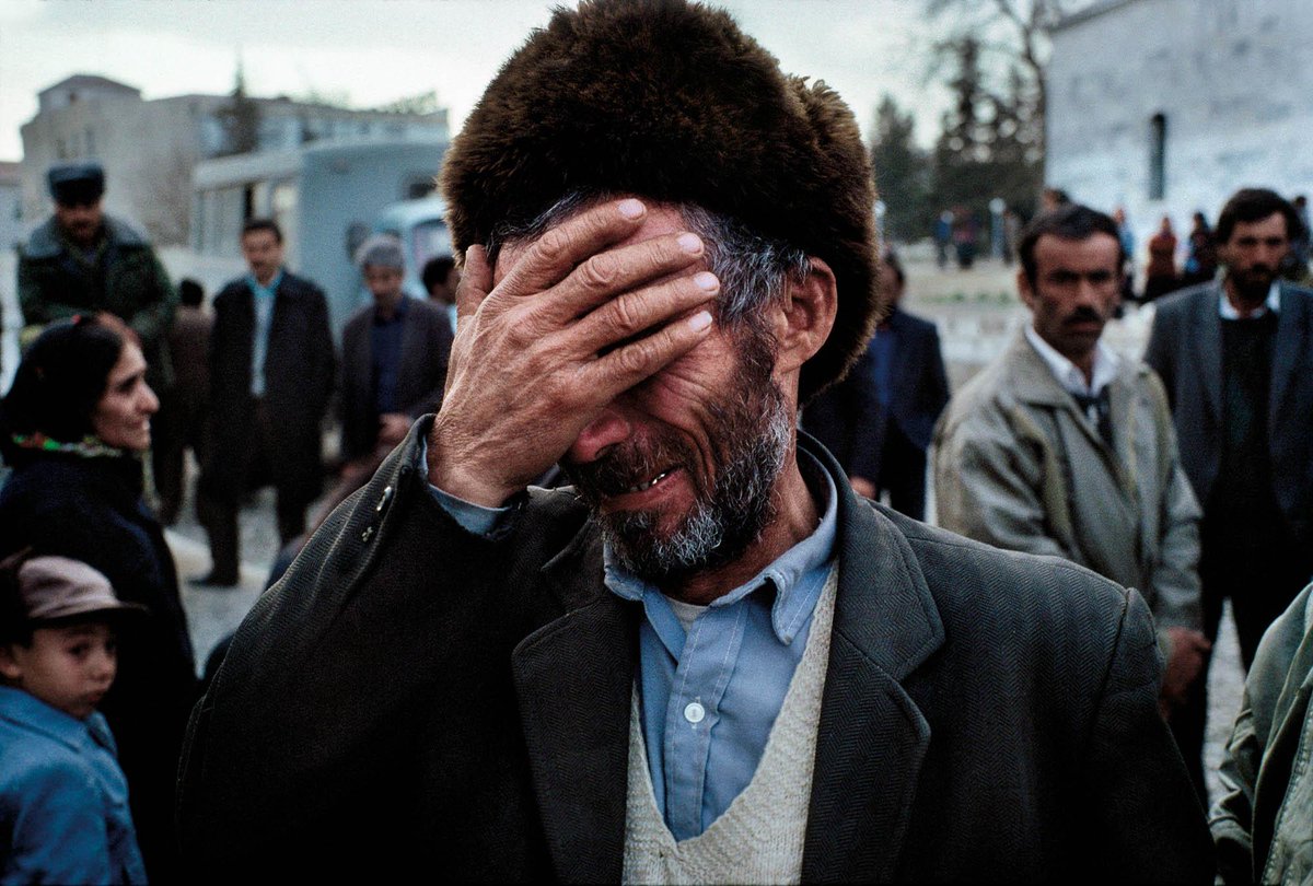 rzvanova's tweet photo. Azerbaijan
Karabakh, Agdam

February 1992

A man crying after he found the bodies of his family members that were brought by the Red Cross.
#KhojalyGenocide 
#JusticeforKhojaly 
#26February1992
#XocalıyaƏdalət 
#dontforget https://t.co/56FFUxbO64