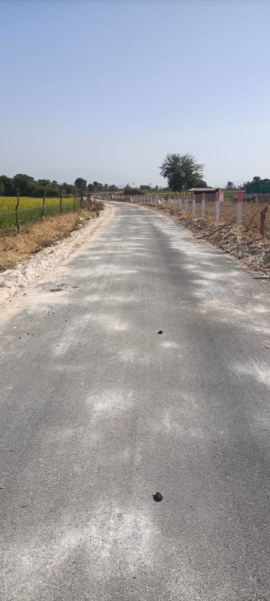 RajgorRoyal's tweet photo. @CollectorBK Sir our public road from zat to Aarkhi has been closed for motorists for the last 4month,even though it is on record,it has been encroached by some farmers, TDO &amp; Mamalatdar shri dantiwada are not giving any response . https://t.co/lE1iCXHCSY
