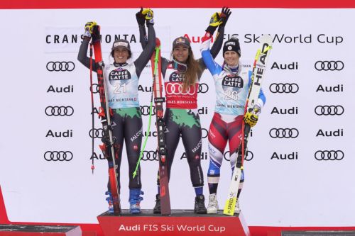 Goggia-Brignone, 22-21 ed è sempre show azzurro. Sofia: "Ho vissuto giorni difficili". Fede: "Discesa bellissima" #FISAlpine #AlpineSkiing #26Febbraio #scialpinofemminile dlvr.it/Sk1zmv