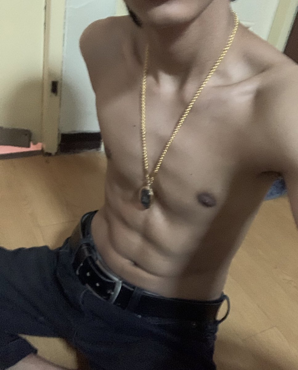 erro4543's tweet photo. โชว์พระ 55 #เรียลชาย https://t.co/t49nHUtN0p