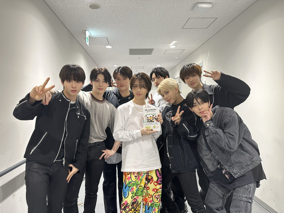 tamasbottomchin's tweet photo. Never thought that i’d be back on Y being kicked out (as it should) + BLANK2Y and Genki pics together ???,!,!:!:&amp;! Is this the multiverse https://t.co/2LDfMRV7EZ