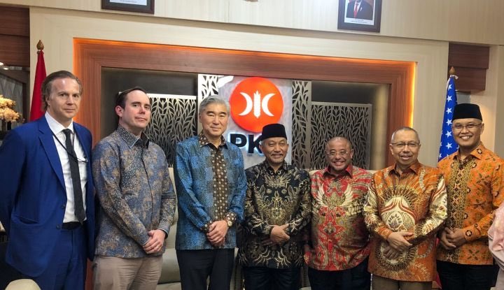 yusuf_dumdum's tweet photo. Jelang 2024 : Waspada! Boneka asing sedang dipersiapkan untuk berkuasa di Indonesia.

Dari sini semakin paham kan, mengapa yang sering dimainkan itu isu China, PKI, Komunis ? Jadi penasaran sama komentar para 'pedagang agama.' https://t.co/pUtG5C2KC6