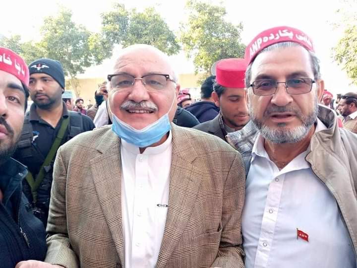 naseemafghan7's tweet photo. د عوامی نیشنل پارټۍ  سب ډويژن حسن خيل سينئر نائب صدر خيالاباز افريدي نن د دې فانې دنيا نه تل دې پاره سترګې پټې کړې په ګور يې نور اوغمجنې کورانې د پاره يې د لوئي څښتن نه د زړه صبر غواړم 
@Azalafridi10 
@MianIftikharHus 
@Khadimhussain4 
@AsgharNawazKha2 https://t.co/rUqU3nwUkH