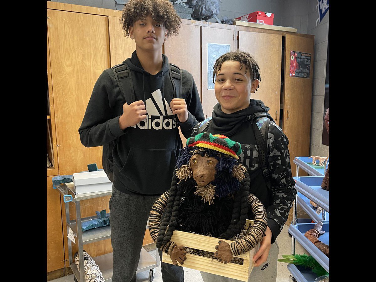 AlcoaMiddle's tweet photo. 8th Grade Science Project - Bringing back the Extinct. Students in Dr. Pepperman’s class had to research an extinct animal and develop an adaption that might have helped it survive. Then build the new "adapted" animal! https://t.co/Ex6qmybEHy