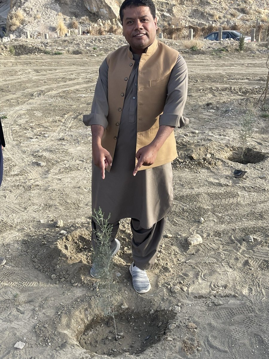 Tree plantation activity  2023 ❤️ with team of #QuettaOnlineVolunteers and  Blue Green Quetta volunteers.
👍 #TogetherWeCan

#GreenQuetta #SDG13 #GoGreen #HBLPSL8
@hamzashafqaat
@cs_balochistan @CleanGreenPK @ZiaKhanqta