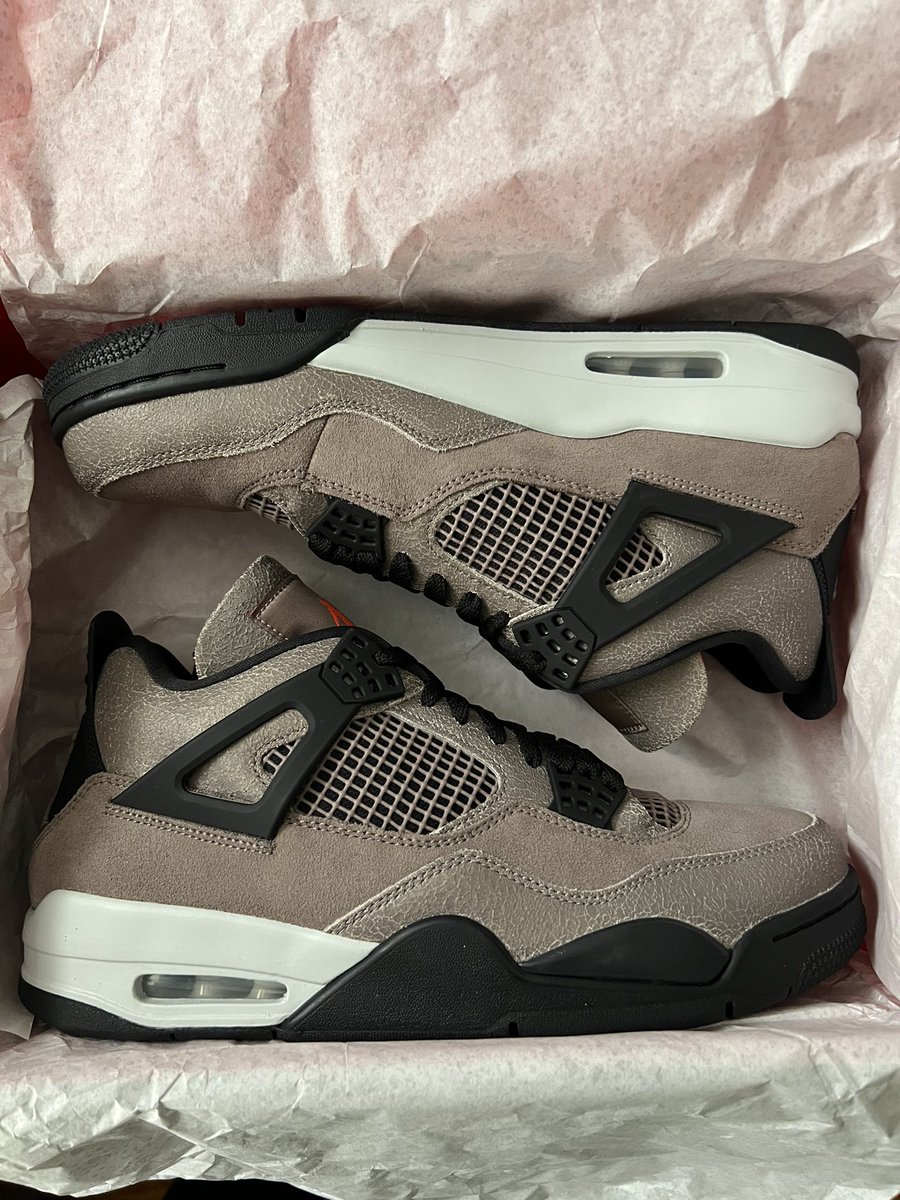 darrenhester85's tweet photo. @SellKicksSunday Size 10.5 DS TAUPE HAZE 4s $420 plus label RTs appreciated https://t.co/9kSPI0UCsO