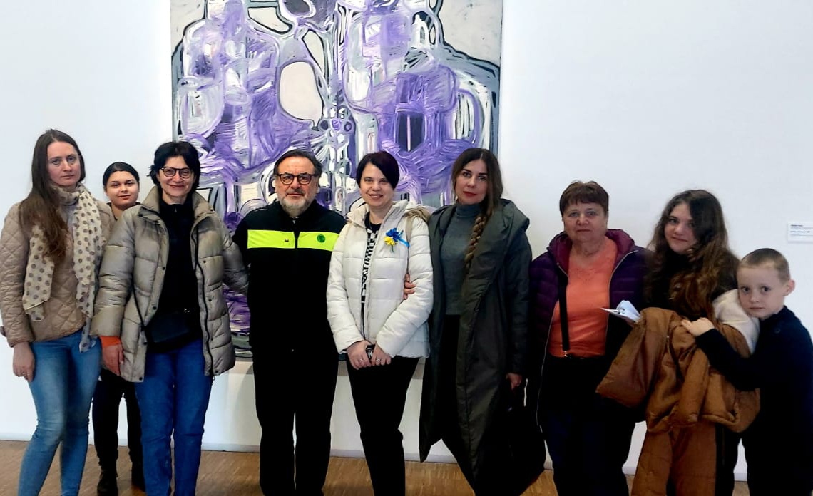 ArtistesUkraine's tweet photo. Au #CentrePompidou avec les réfugiés ukrainiens à la rencontre des artistes modernes du début du 20ème s. souvent en résidence en France. Parce que l'Europe de la culture existe depuis longtemps. Sonia Delaunay #Ukraine , Chagall (Biélor.) Malevytch (Pol.) . #StandWithUkraine https://t.co/f1s7o0Qnqa