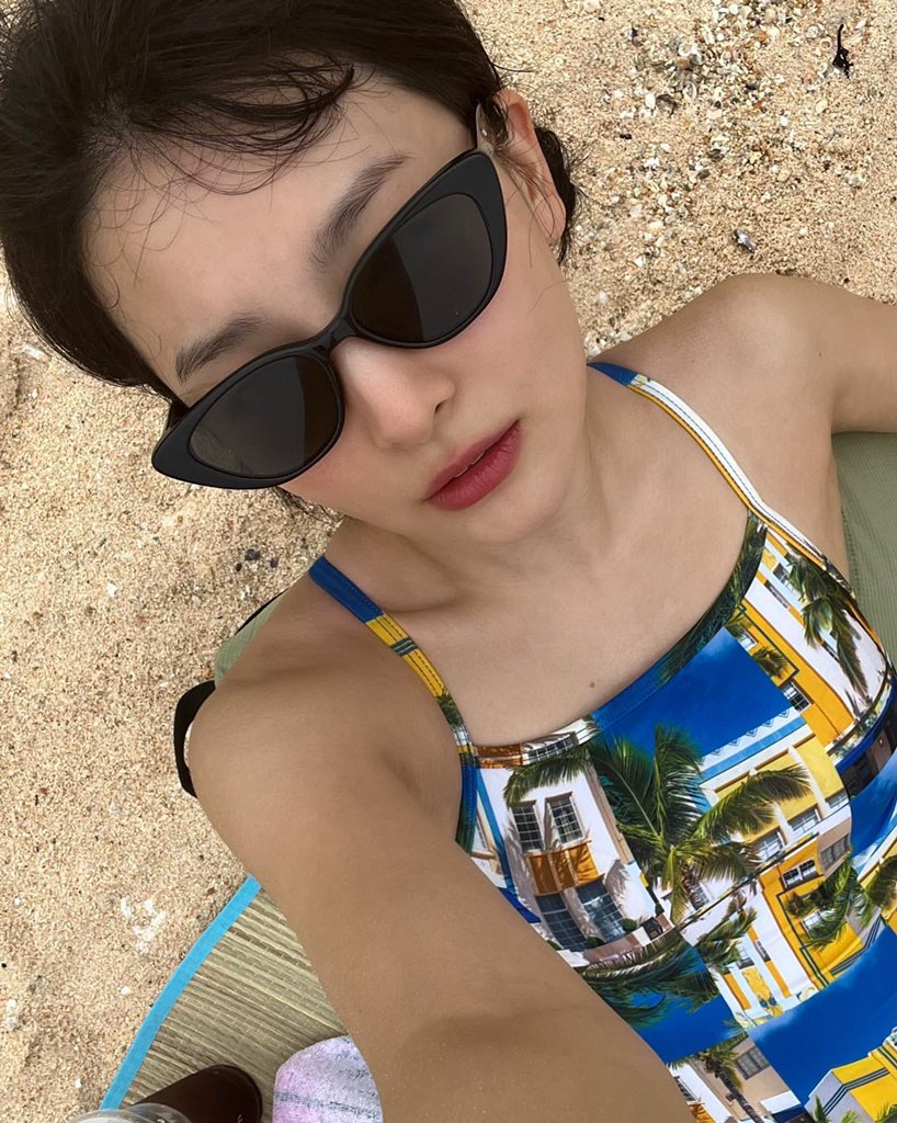 SEULGI_TH's tweet photo. ซึลกิลุคพี่สาวแซ่บมารัวมาก ไม่ปล่อยให้เราพักหายใจกันเลยสักนิด https://t.co/0ac7Q8y9ZN