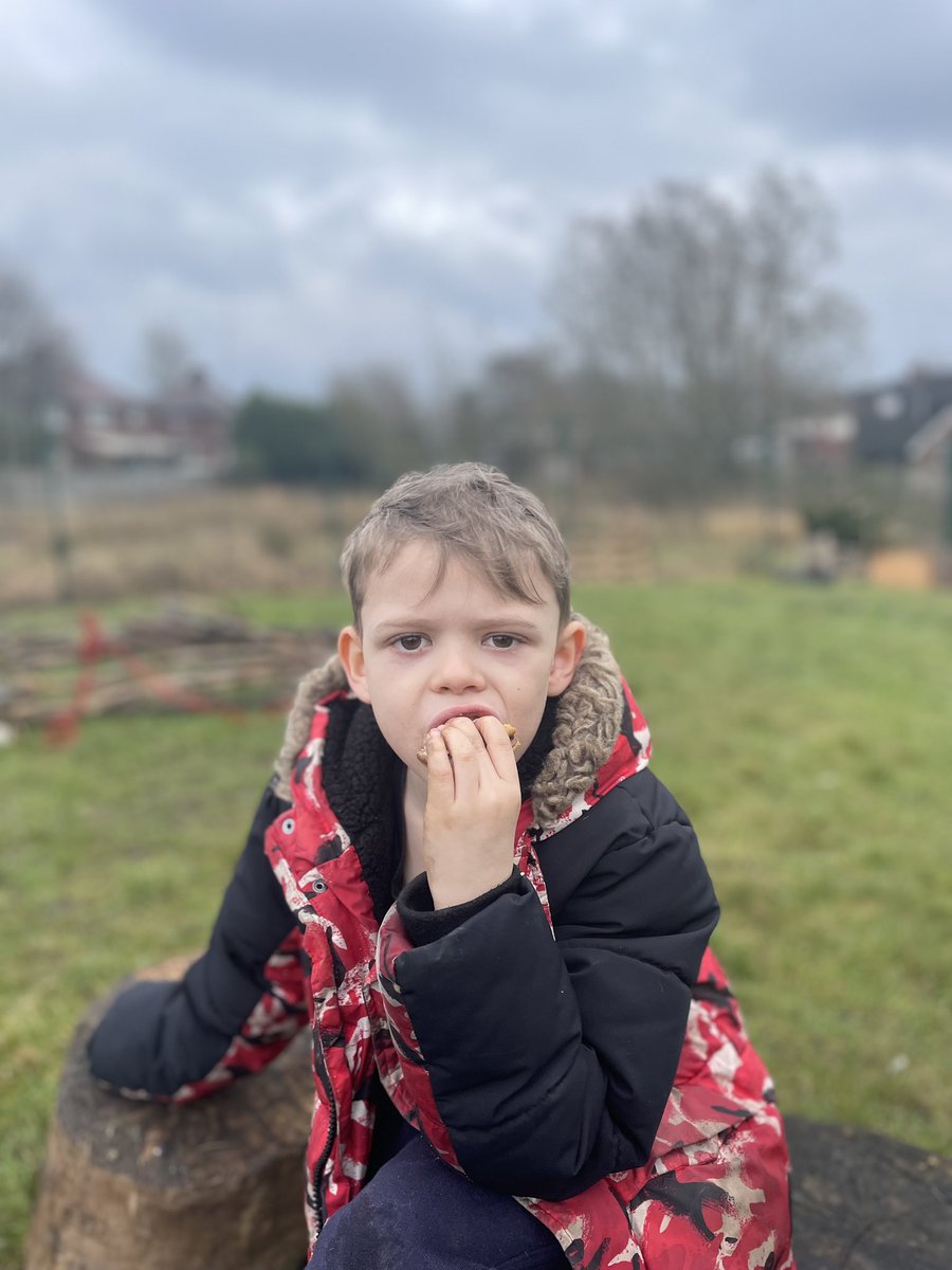 OABroadoak's tweet photo. It was a fabulous last week at Forest School. The children reall enjoyed their last session toasting marshmallows and eating Sโmores #forestschool #y3 #toastingmarshmallows https://t.co/pR0mjmXrQu