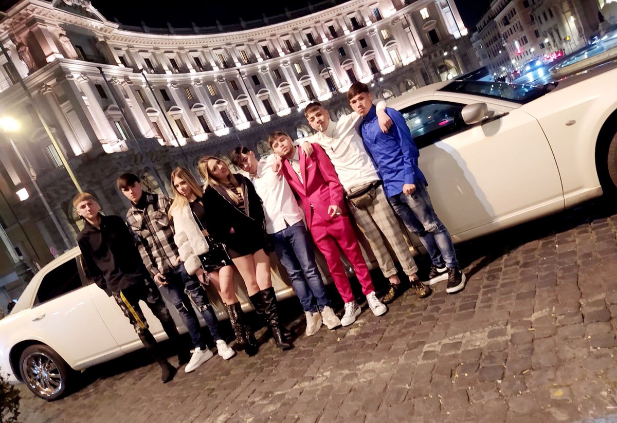 limoroma's tweet image. Compleanno in Limousine a Roma 

#affittolimousineroma
#luxurylimousine
#limotour
#Roma