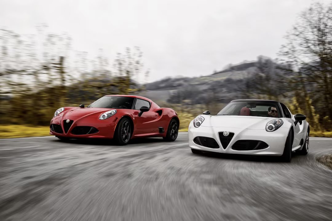 chasinglimits1's tweet photo. What’s better than an Alfa 4C? Two of them! 🍀🇮🇹 
#Alfa #AlfaRomeo #AlfaRomeo4C #supercars #Quadrifoglio https://t.co/HTahQrB7TA