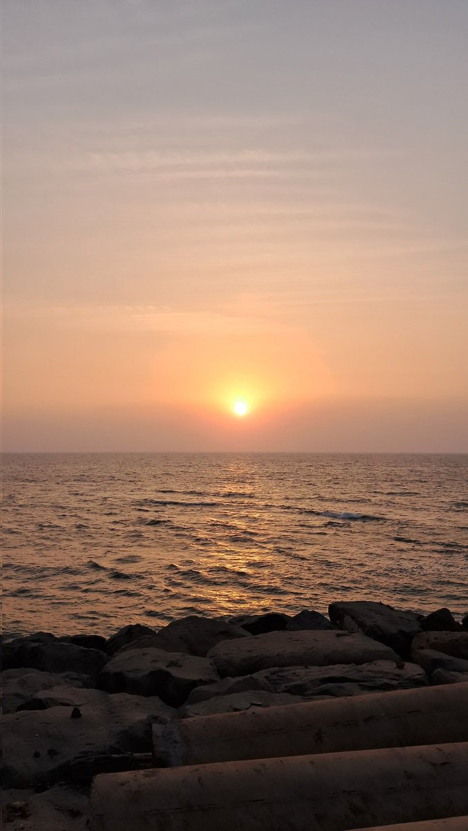 A Evening Spent at the beautiful sight of Sunset & Sea.#Sea #Sunset #ScenicBeauty #ScenicSunset ##Nature #NatureLover