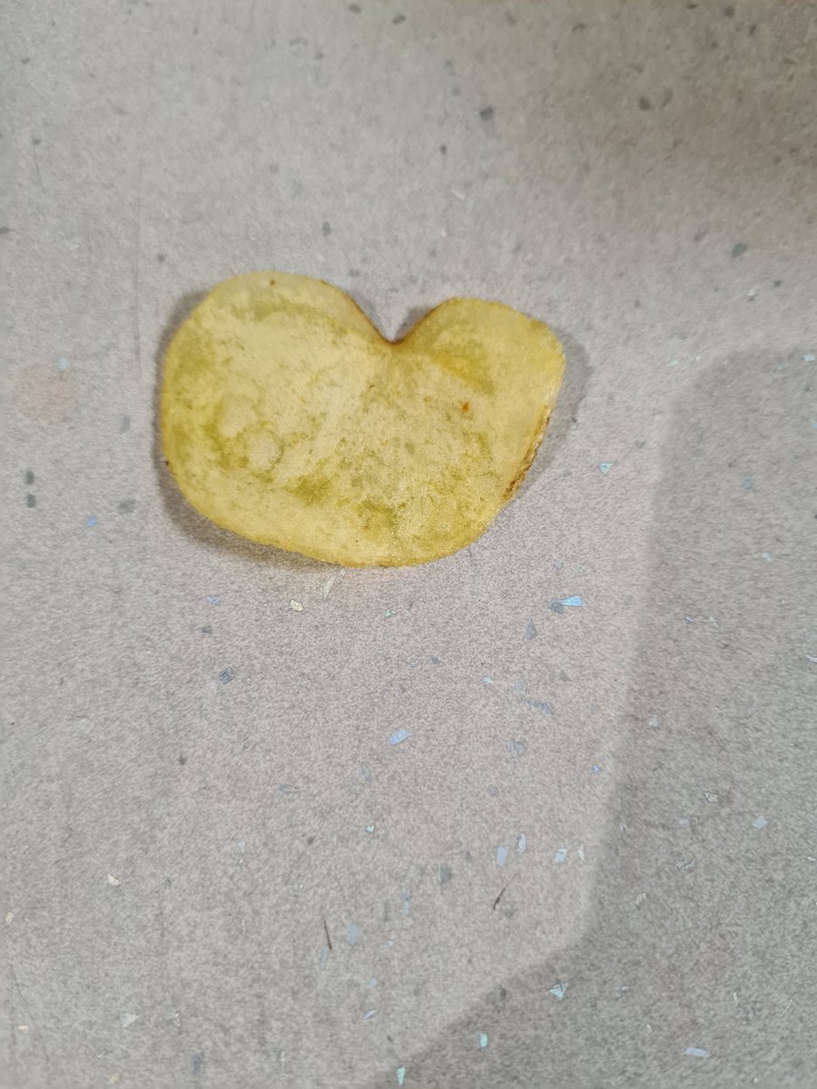 RockerLorraine's tweet photo. @walkers_crisps #lovefromwalkers https://t.co/0ZwfSeTwvO