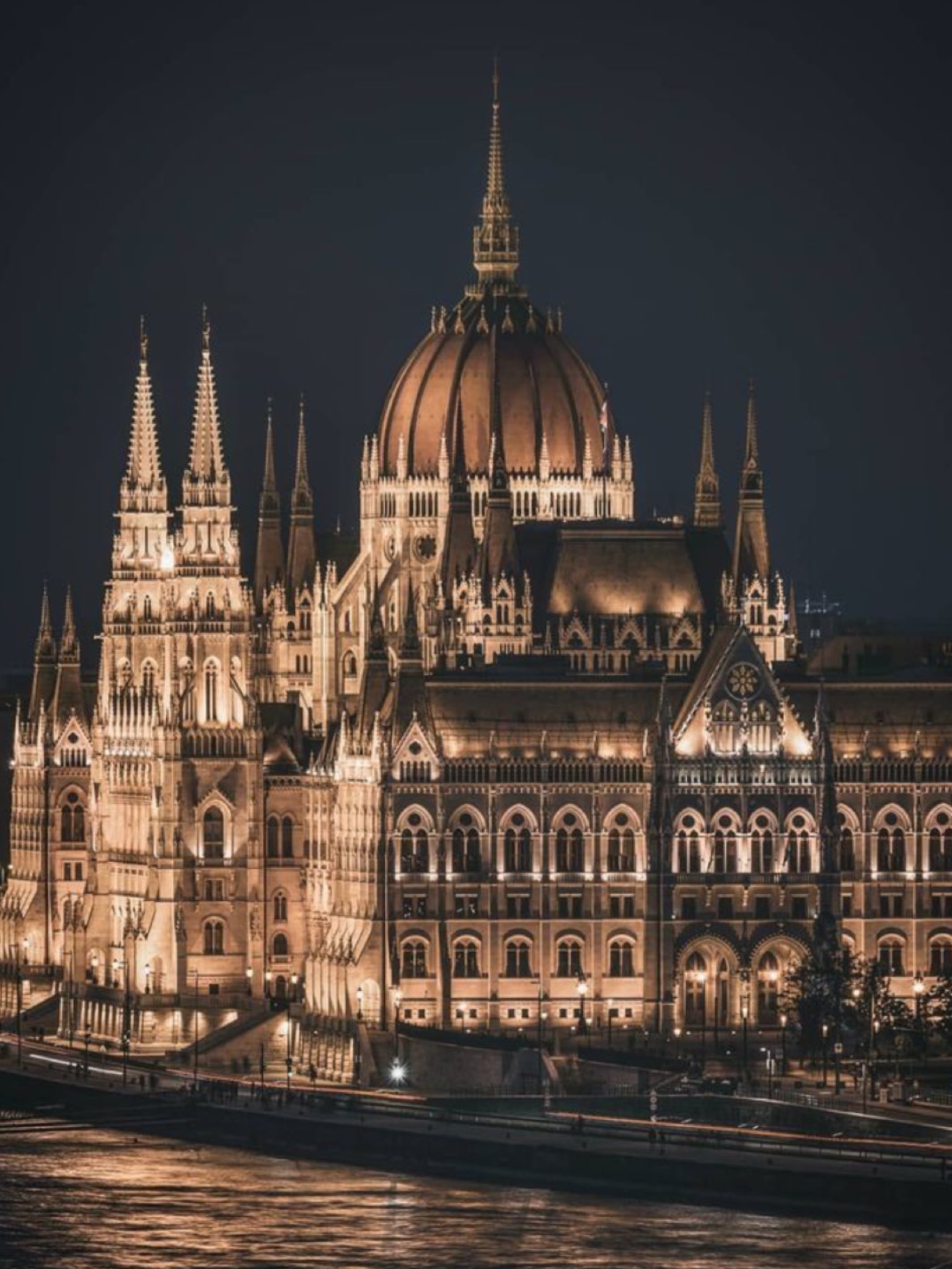 architectolder-on-twitter-budapest-at-night-the-hungarian
