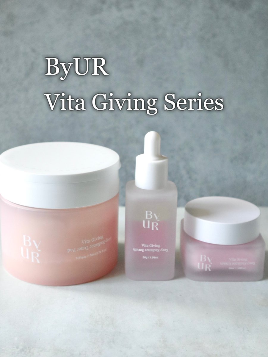3xxdd's tweet photo. ByUR、3月新発売のVitaGivingシリーズ。
ピンクが可愛いだけじゃなくて
ビタミンやヒアルロン酸配合で
保湿力もしっかり。
セラムとクリームはいい女の香りするから是非嗅いでほしい。

#ガチモニター_バイユア https://t.co/3tXfLuYXmO